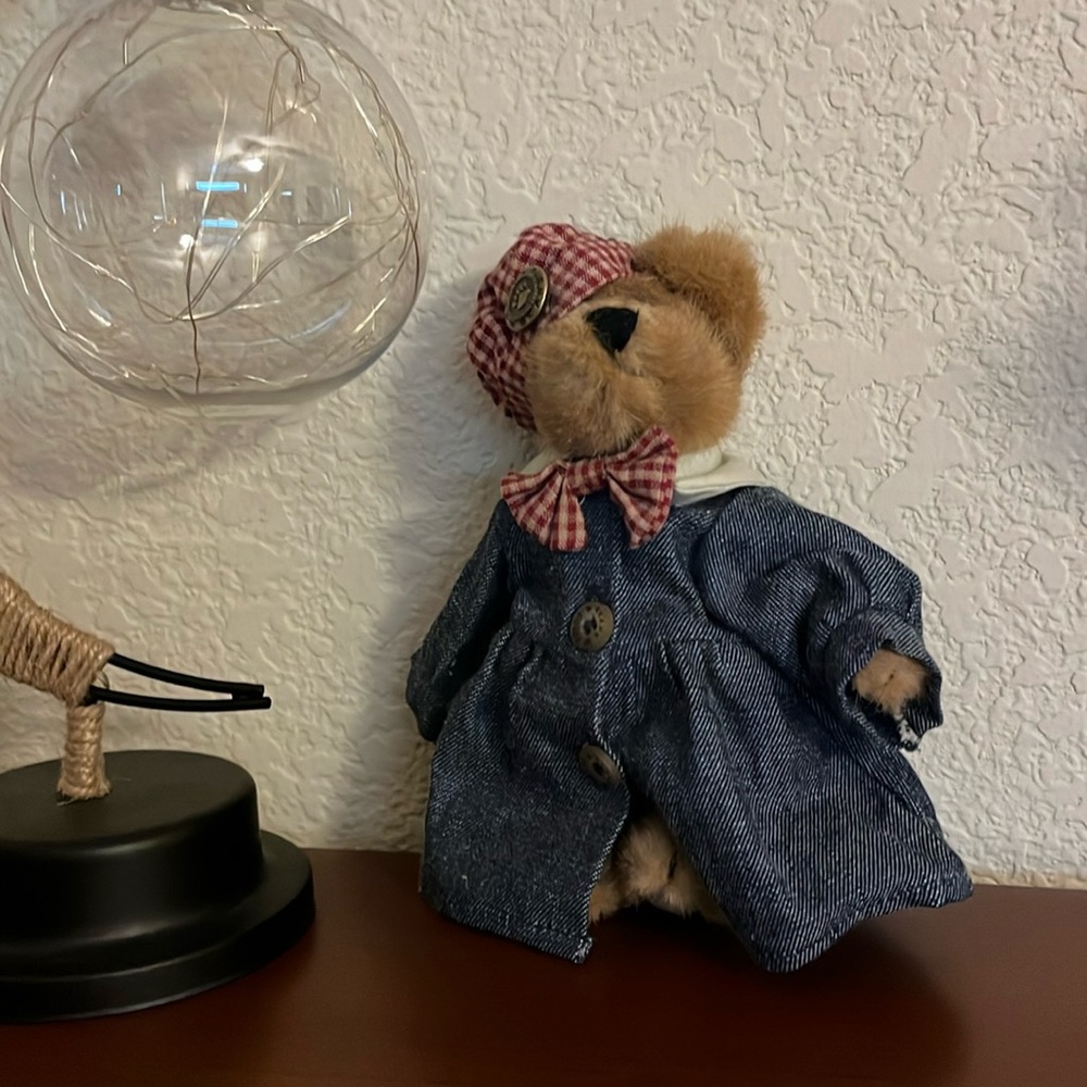 BOYDS BEARS Eleanor 6” Bear w Denim Dress and Plaid hat!!